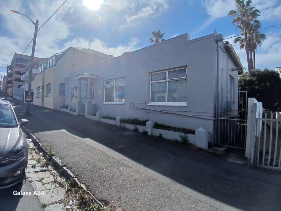 6 Bedroom Property for Sale in Quigney Eastern Cape